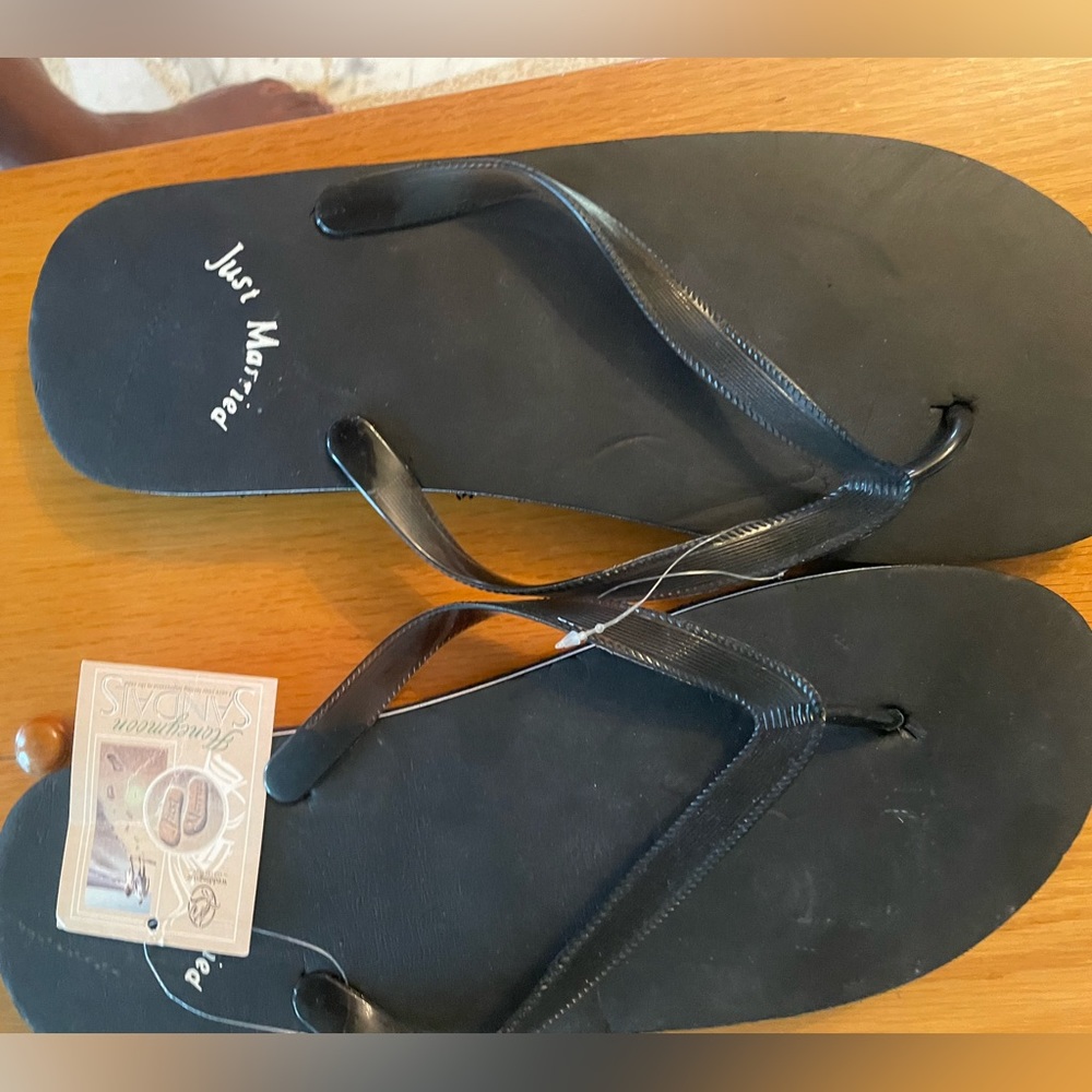 BRAND NEW Honeymoon sandals XL